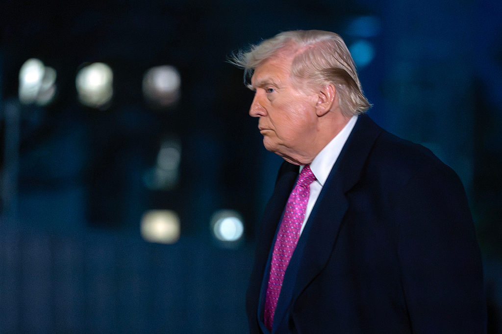 特朗普说对伊朗袭击以色列炼油厂的回应“很快到来”