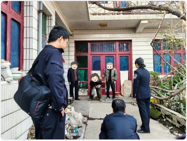 鄠邑公安上门办证解民忧 贴心服务暖民心