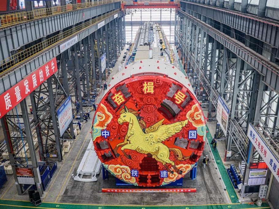 国产超大直径盾构机“奋楫号”顺利下线