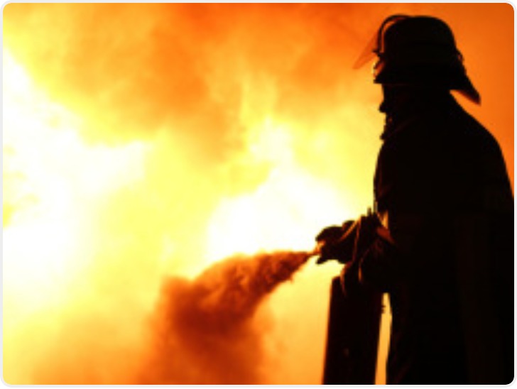 扬州一建造中船舶火灾3人死亡事故调查报告：违章动火导致