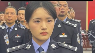 “长大后我就成了你”:清明前夕又一批英烈子女重启父辈警号