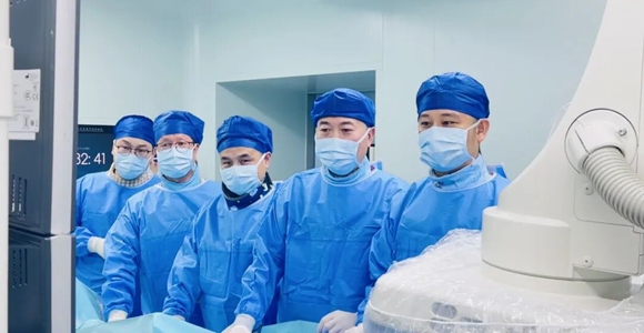 西安市第三医院连续成功开展两例经导管二尖瓣钳夹术