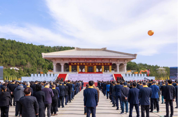 寻根桥山 共祭轩辕：丙午（2026）年清明公祭轩辕黄帝典礼举行 海外侨胞代表参加公祭典礼并参与“侨心林”纪念植树活动