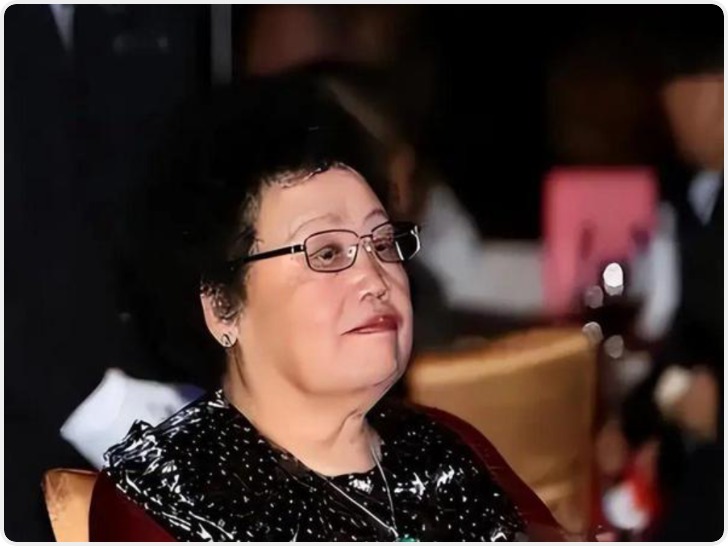 陈丽华去世 中国紫檀博物馆官网变黑白