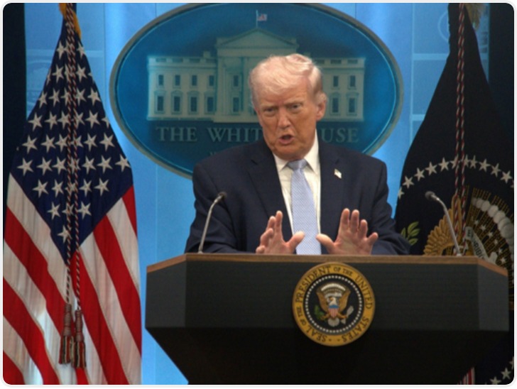 特朗普：营救行动出动155架飞机 被迫炸毁两架运输机