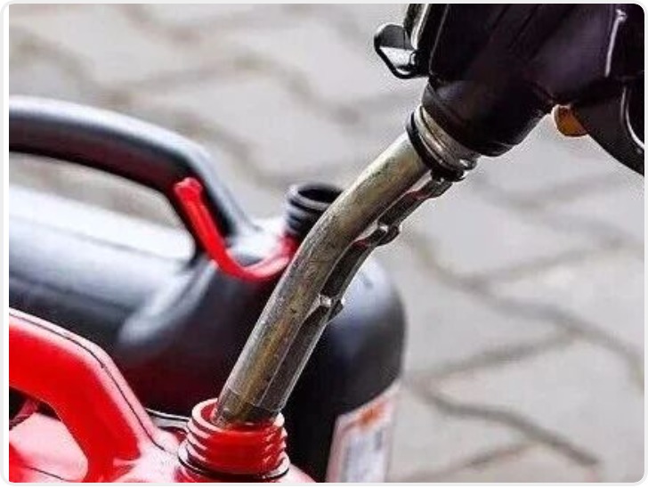 特朗普同意对伊朗停火两周 纽约原油期货价格暴跌超15%