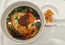 南大升级“一分钱早餐”：重庆小面加蛋配菜仅需一分钱 校方称每日520份尚未售罄