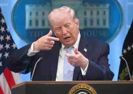 特朗普夫妇声称伊朗人民“喜欢被轰炸”“一切为了孩子未来”