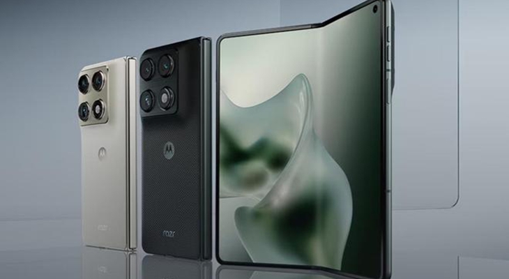 moto首款大折叠来了!AI手写笔解锁新玩法