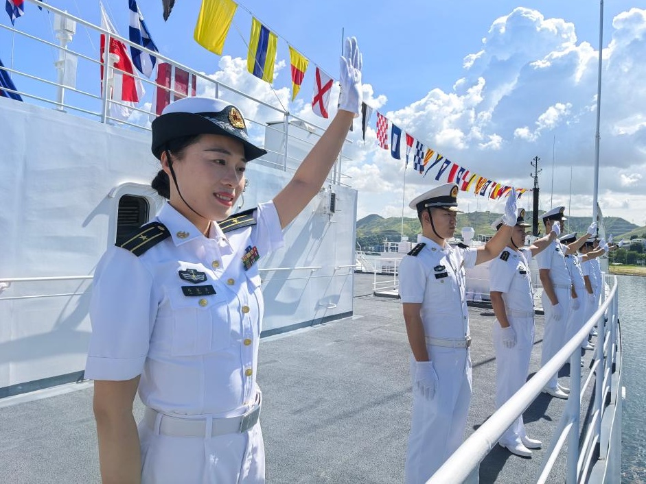 中国海军“丝路方舟”号医院船抵达巴布亚新几内亚