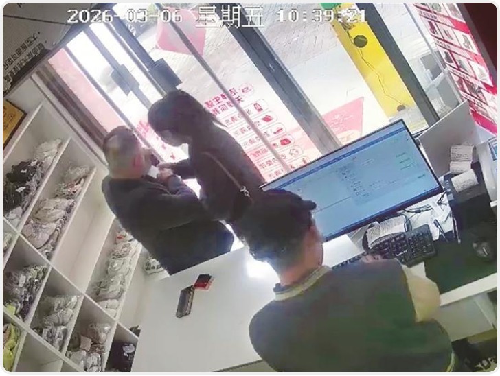 西安一女士衣服送洗后严重缩水 责任界定成争议焦点