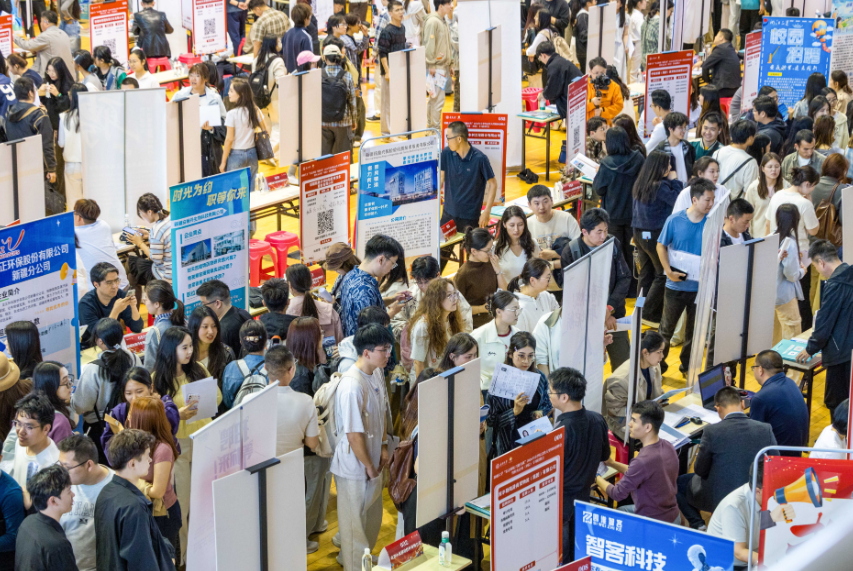 招聘会助力大学生就业