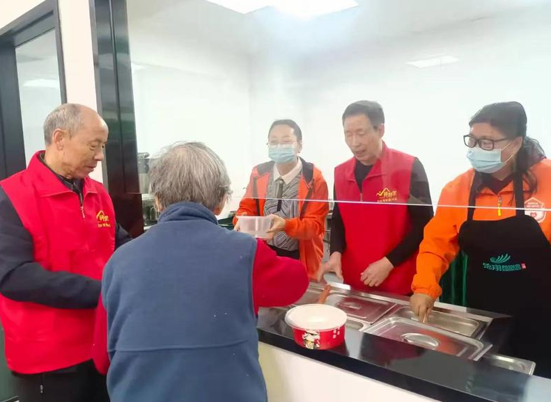 邻里服务暖民心 社区食堂开启“幸福食光”