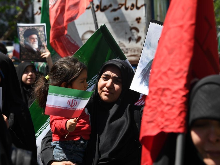 伊朗数万民众悼念哈梅内伊