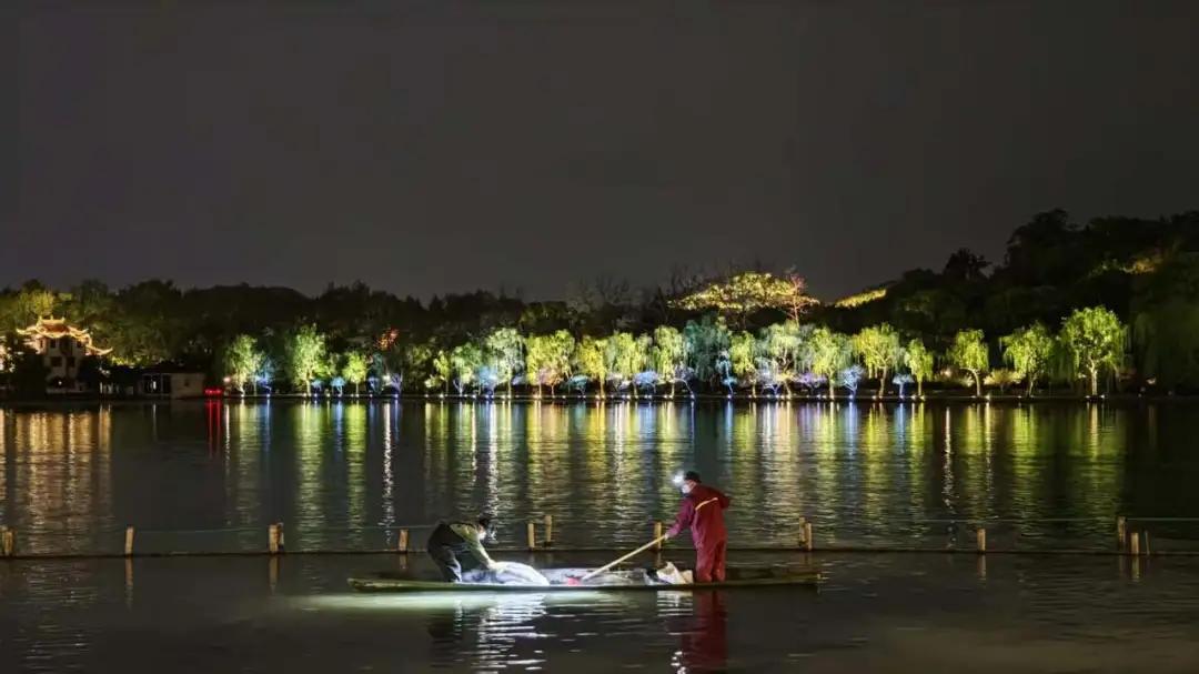 杭州西湖“连续一周撒7吨漂白粉” 还有没有更优解？