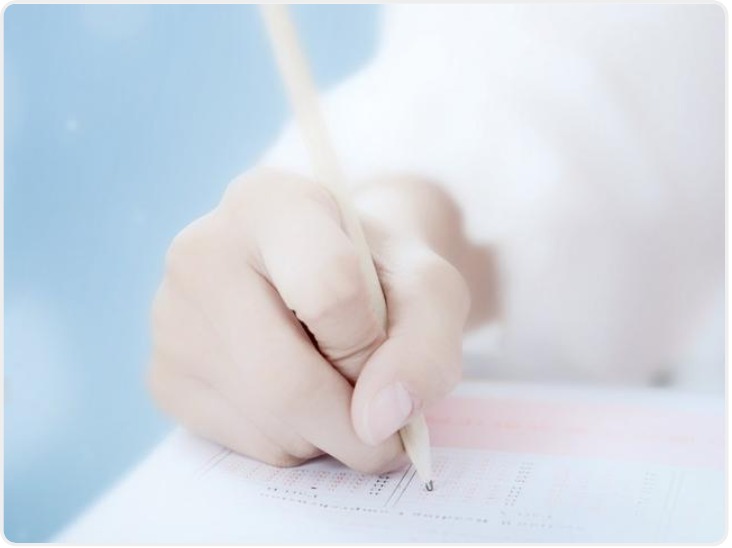 学生不上课、中介包教务、学校搞创收 一些高校成人教育沦为“文凭批发厂”