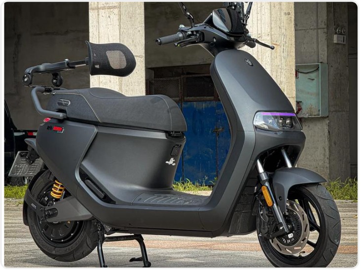 花4699元买九号电动摩托1年跑4000公里 修了11次