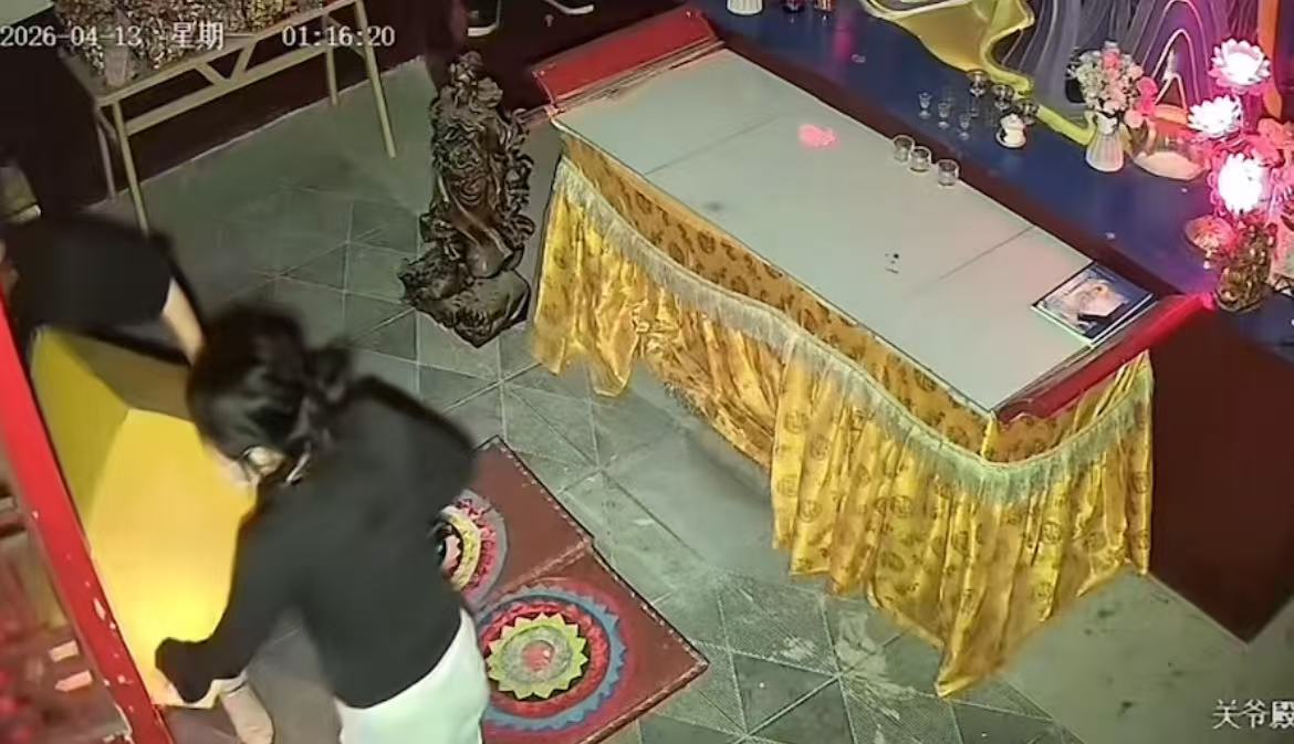 河北邯郸一寺院功德箱凌晨被搬走 当地警方已介入处理