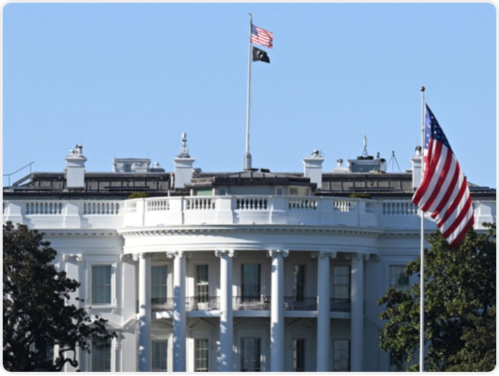 美军称拦截一艘试图突破封锁的伊朗货船 封锁以来已有10艘船只被勒令返航