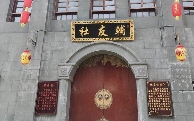 汉中一文保私宅陷维修僵局：墙体开裂靠钢管支撑 房主自购材料却没权修