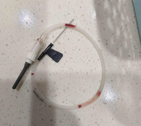 “一个针头给15人采血”　岂能“甩锅”给员工了事？