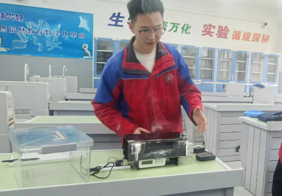 省科创大赛经开三中“战绩”亮眼：2个一等奖、3个二等奖、1个三1项入围国赛！(图3)