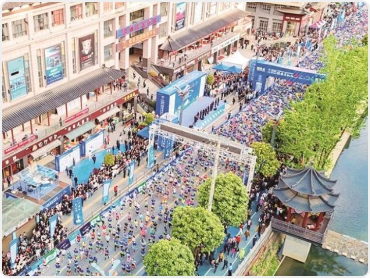 2026镇安马拉松赛鸣枪开跑 5000名跑者共赴山水之约