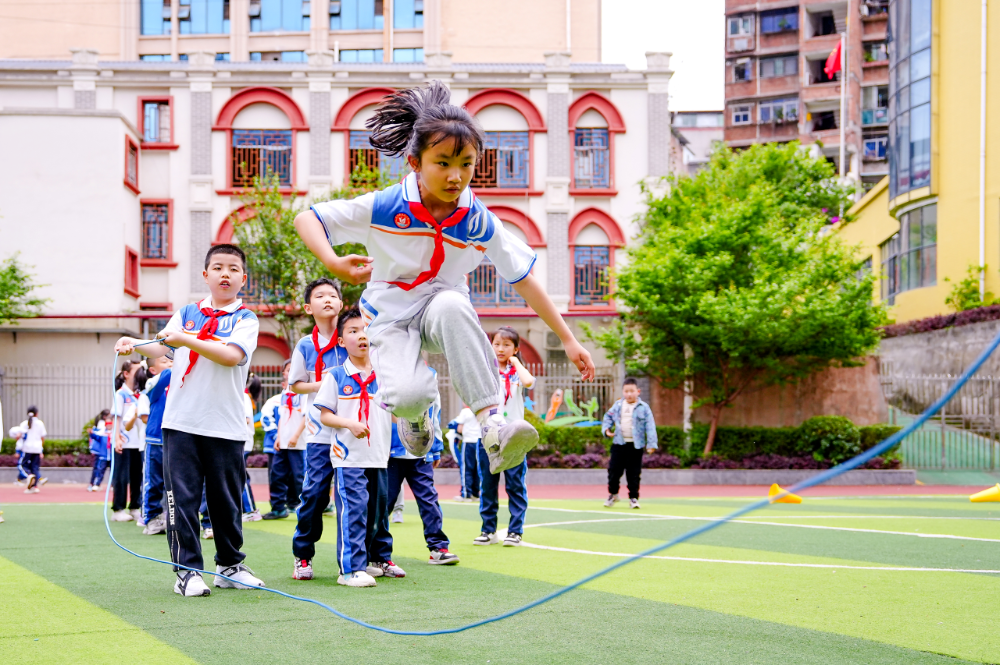 多彩课间 活力校园