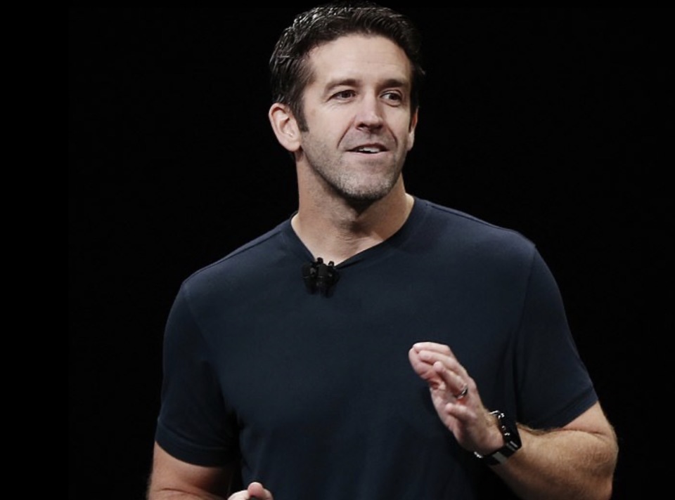 苹果公司宣布特纳斯将接替库克担任CEO