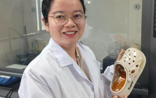 科学周刊丨西安电子科技大学研发柔性传感鞋垫 记者实地探访实验室