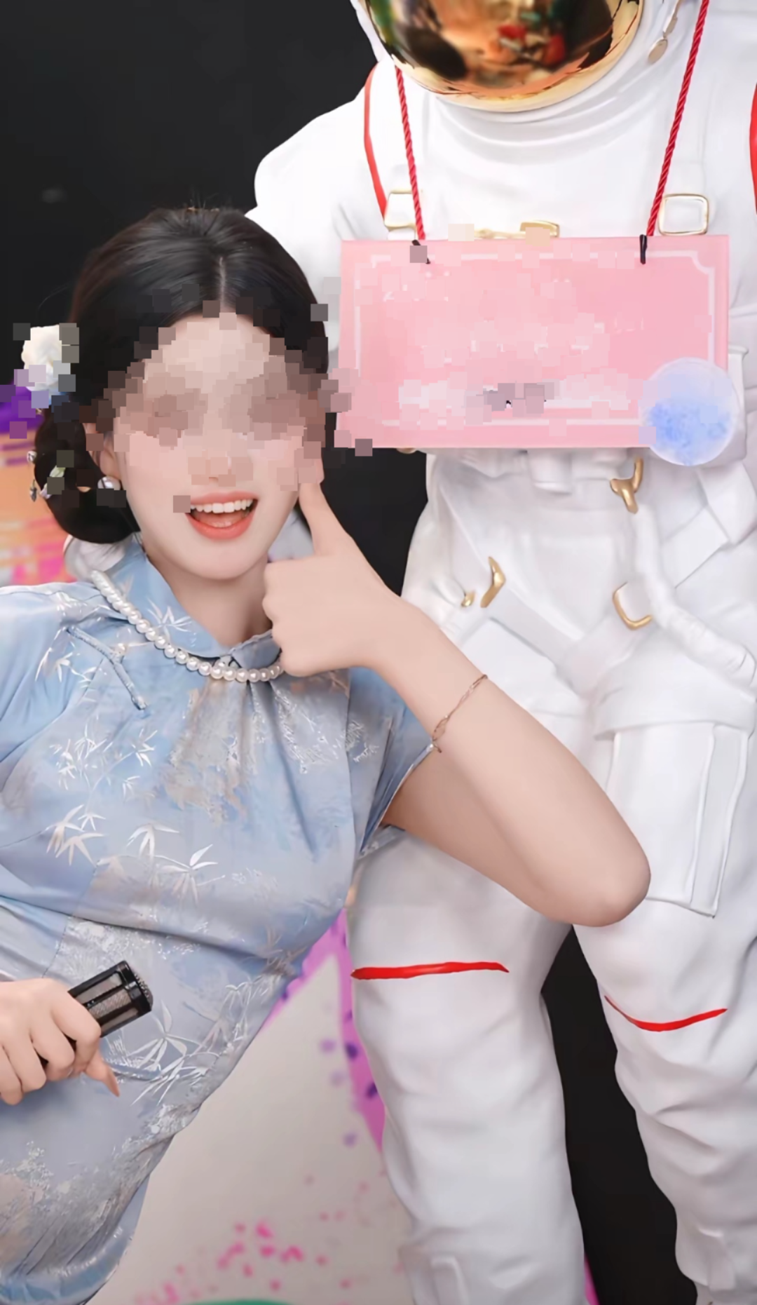 女主播为小梦举行的20级账号仪式(网络截图)