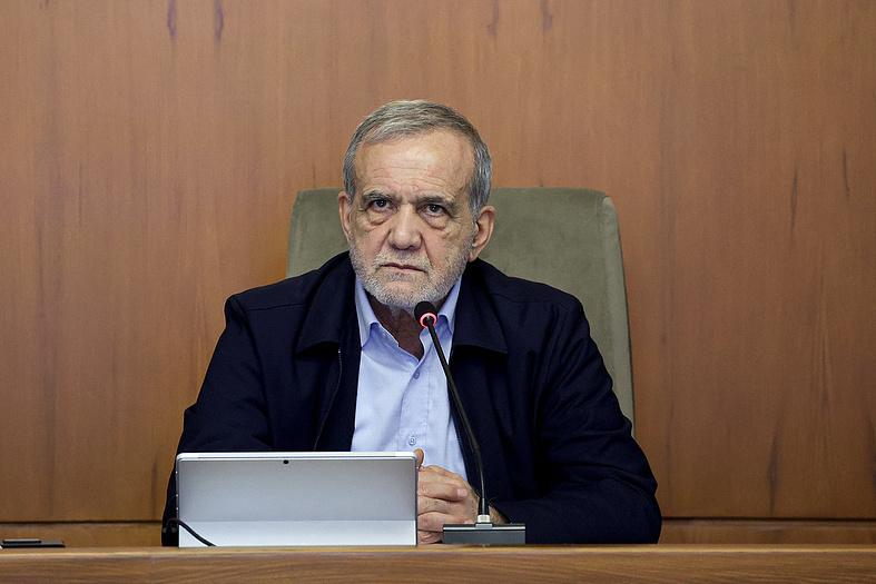 伊朗总统称欢迎对话 美实施封锁等行径是谈判主要障碍