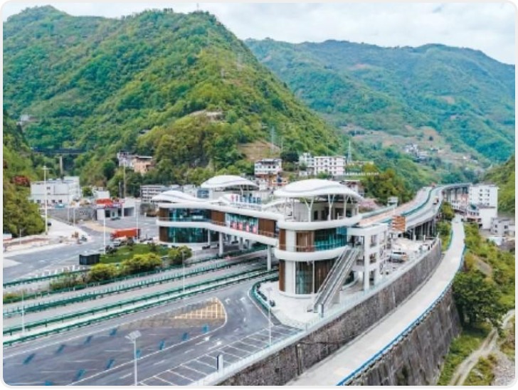 一座有茶香的“空中驿站” 紫阳南服务区“焕新”亮相