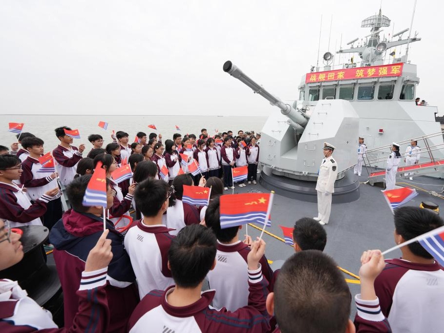全国各地开展多种活动庆祝人民海军成立77周年