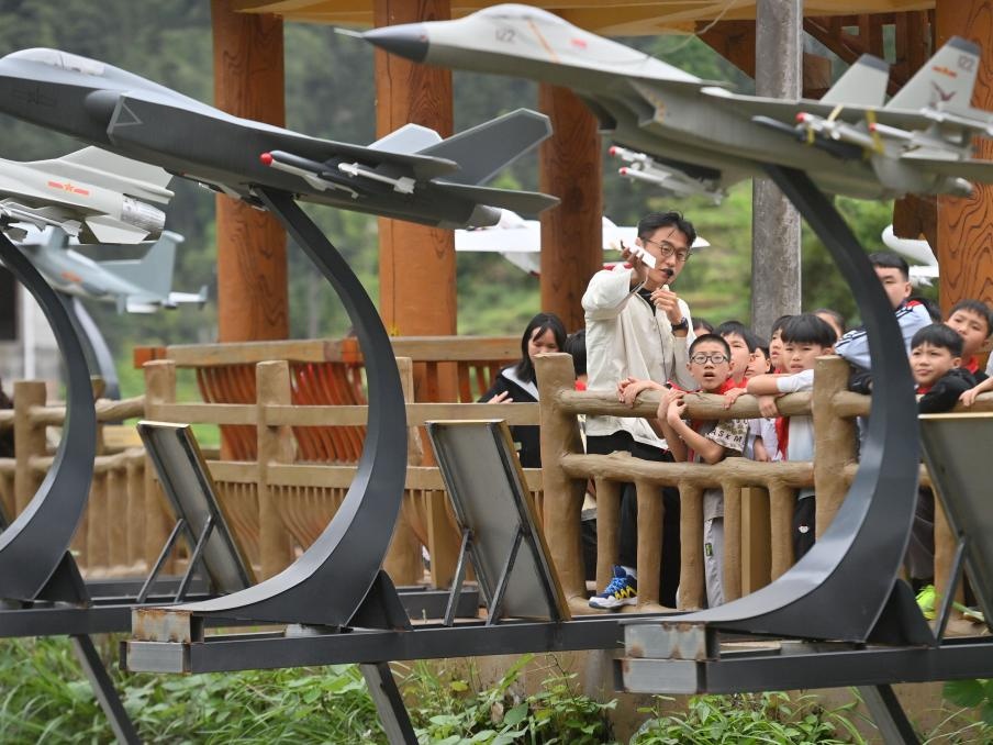 航空航天知识进苗寨