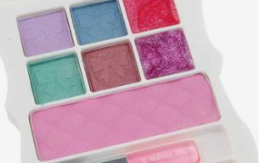 安全隐患极大 被禁用的儿童化妆品竟公然售卖