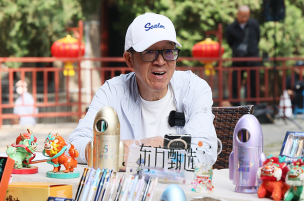 “去大主播化”的东方甄选 反被主播“去”