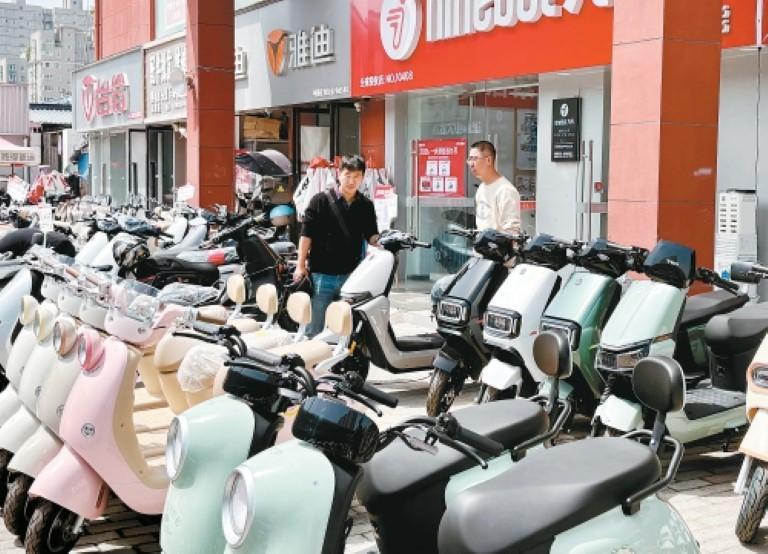 原料价格冲高 “小电驴”为何没迎来“涨价潮”？