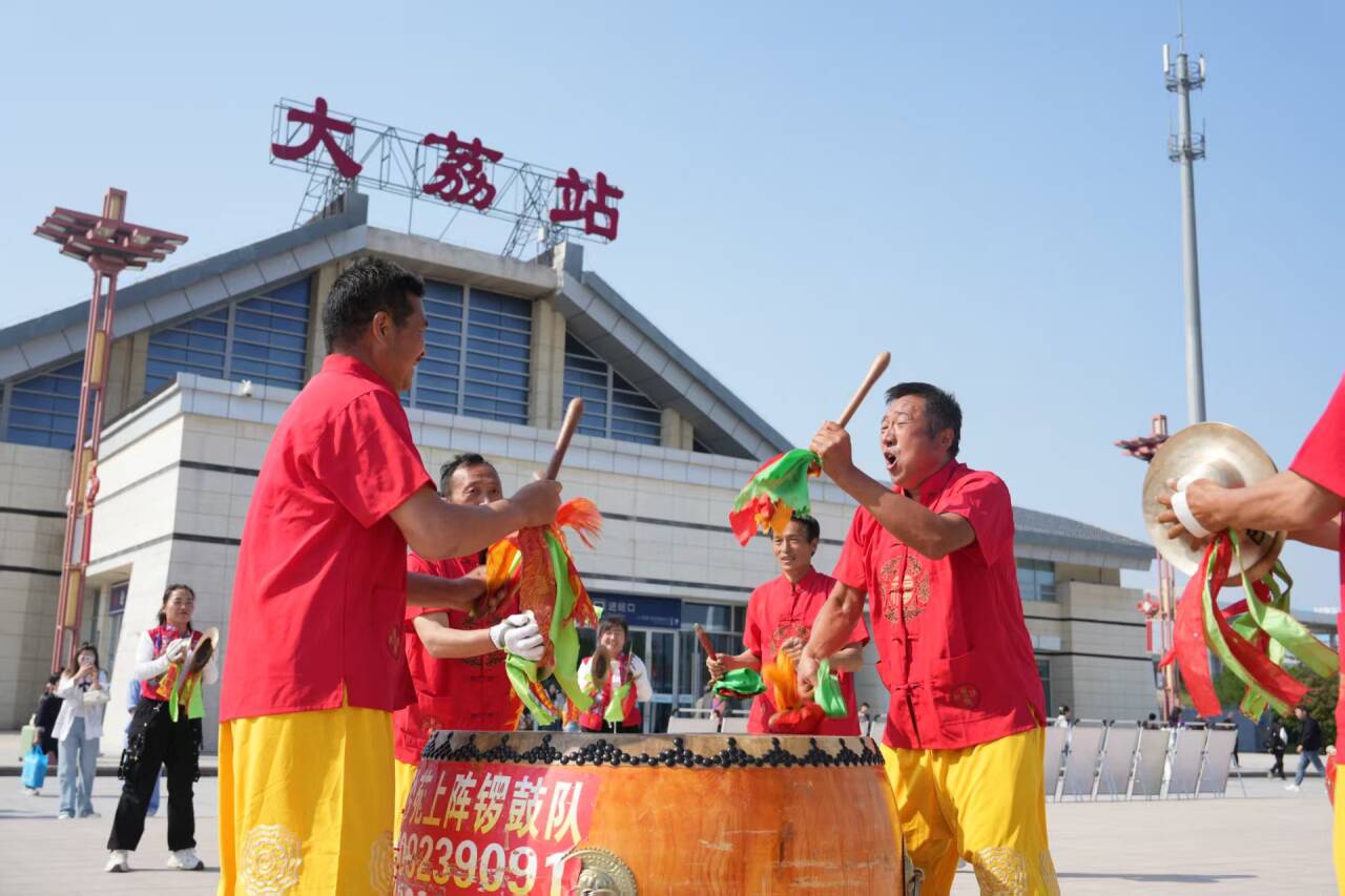 西安铁路局开展“非遗高铁大荔行”主题宣传活动