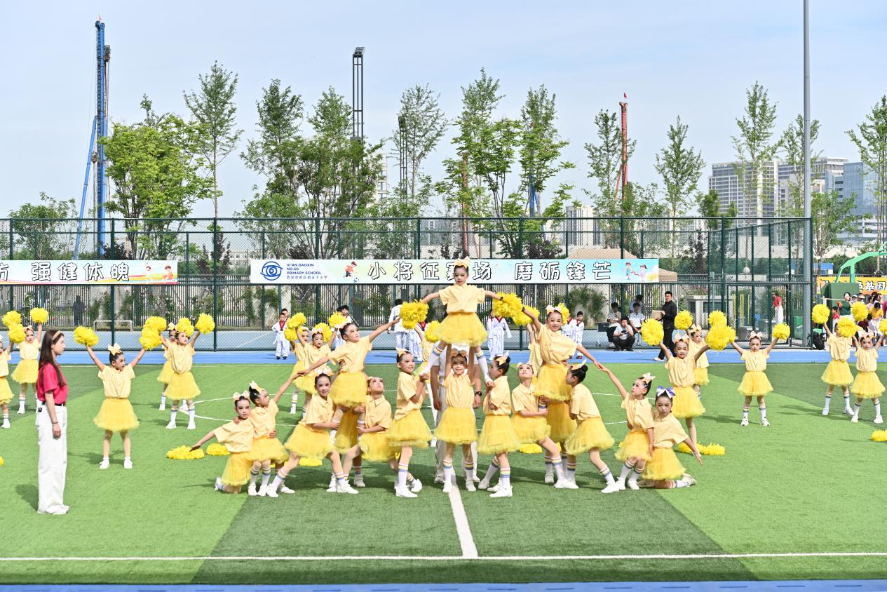 强军少年燃动绿茵  西安高新五十小举办首届军事田径运动会