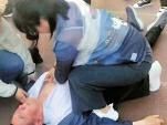 路遇老人倒地昏迷 铜川一医务人员救人后悄悄离开