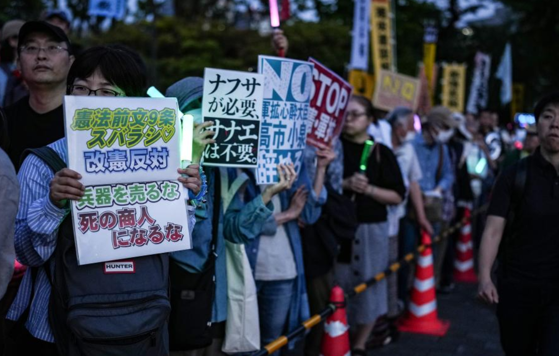 日本万人集会抗议高市政府破坏和平宪法