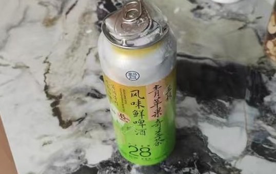 罐装鲜啤酒常温放20多天家中“爆炸” 厂方称须冷藏储存