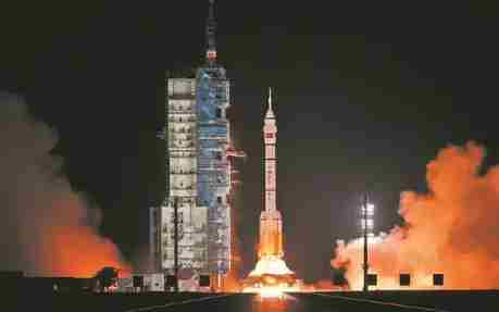 神舟二十三号发射任务圆满成功 58颗“西安心”托举神舟逐梦