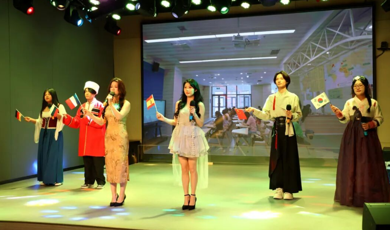 西安翻译学院第五届多语种文化艺术节开幕