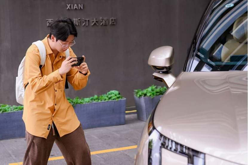 重塑全尺寸旗舰新标准！领克900旗舰大五座上市可商可家可玩全域领跑(图9)