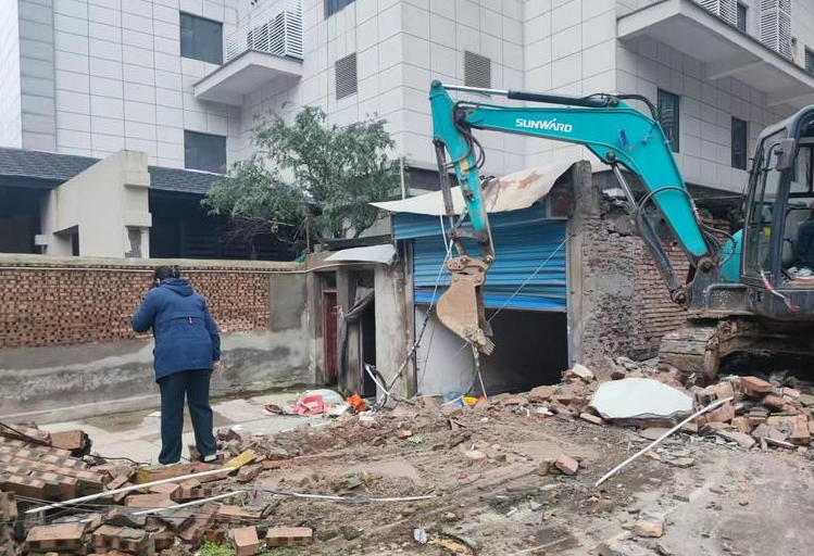 社区治理 你我共建|1300人的“绕路”烦恼：一条“舍近求远”堵心路的打通始末