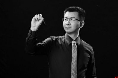 “未来最危险的，不是AI太像人而是人越来越像机器”