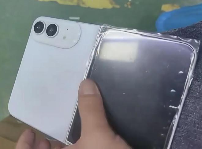苹果首款折叠屏iPhone Ultra机模曝光
