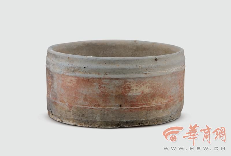 17图一七  陶奁（M2057：11）.jpg